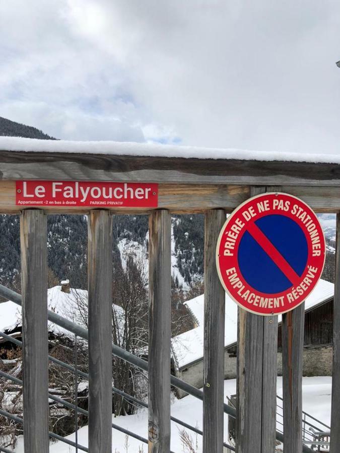 Le Falyoucher بيسي-نانكرويكس المظهر الخارجي الصورة